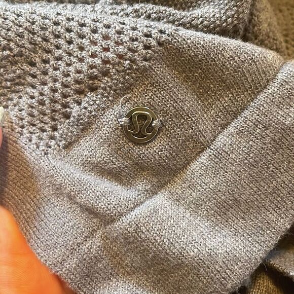 Lululemon Find Your Light Wrap Grey One Size - Picture 5 of 8